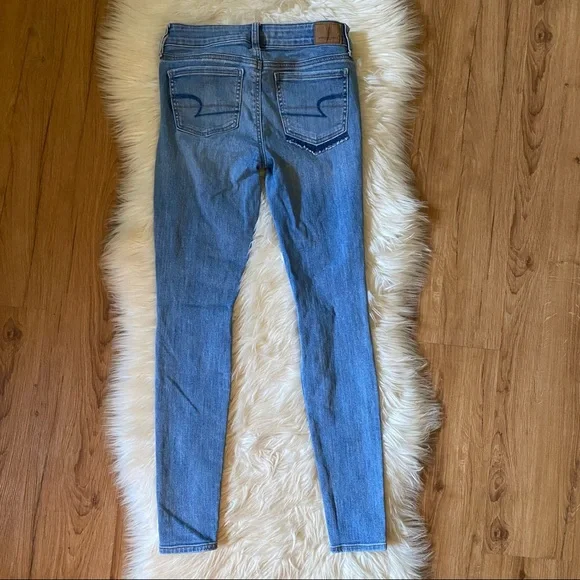 ❌SOLD❌ AMERICAN EAGLE LIGHT DENIM DISTRESSED JEGGING - Picture 6 of 9